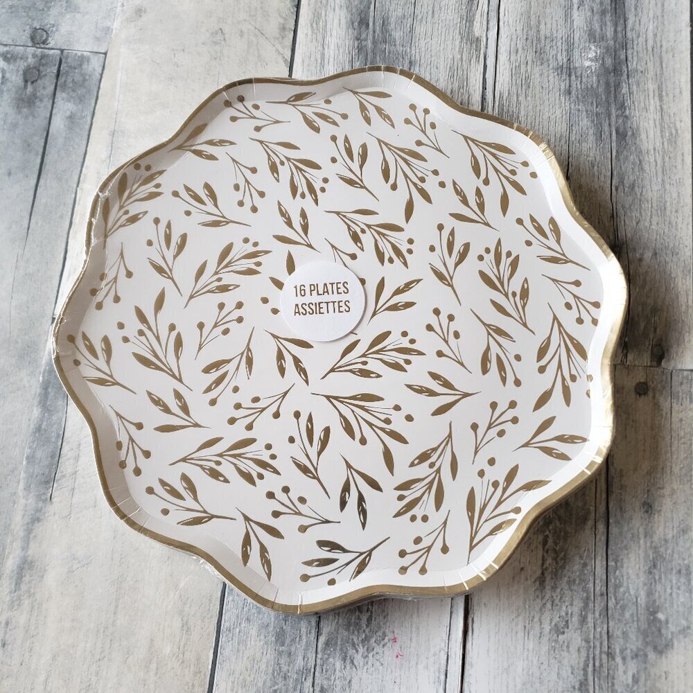 NWT - Meri Meri White and Gold Leaf Scalloped Paper Plates (set of 16)